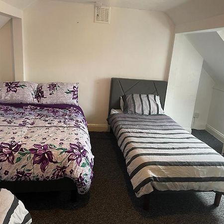 One Room To Stay With Fantastic Host London Bagian luar foto