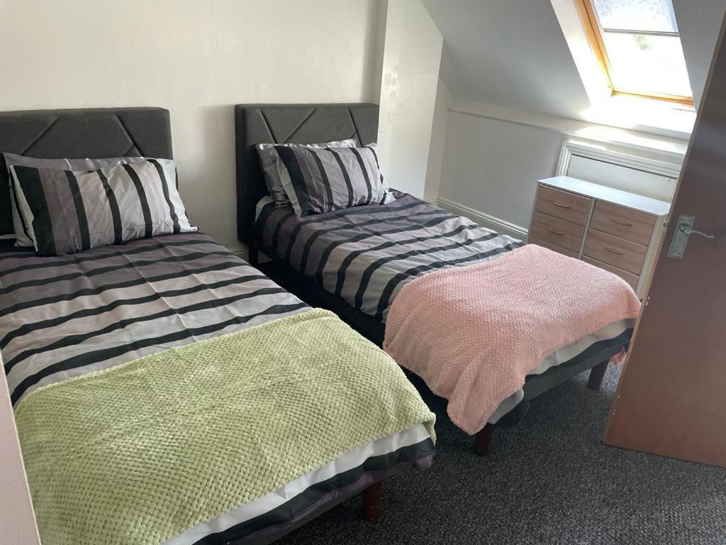 One Room To Stay With Fantastic Host London Bagian luar foto