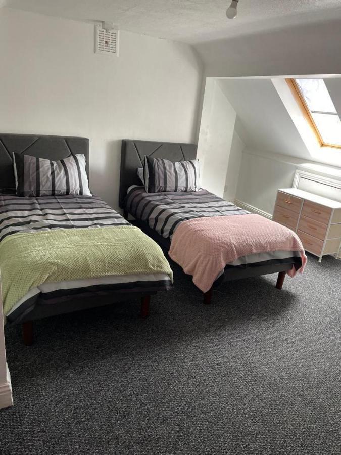 One Room To Stay With Fantastic Host London Bagian luar foto
